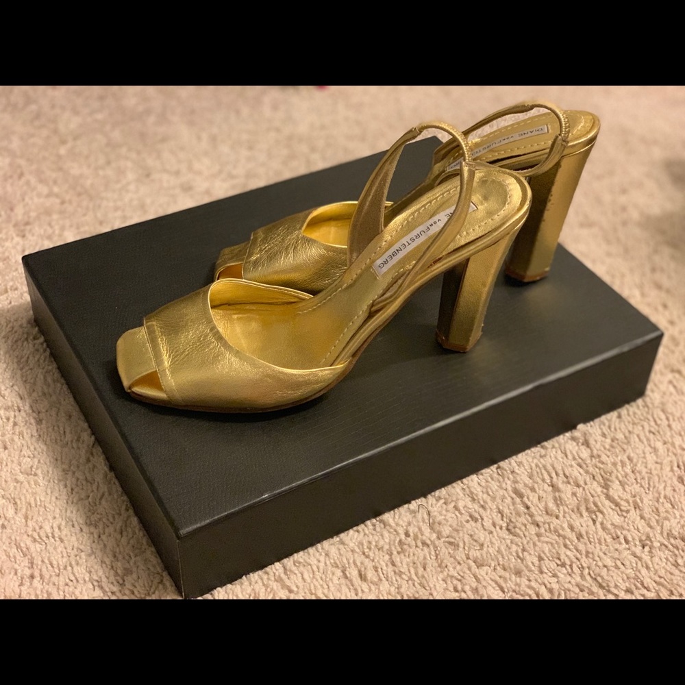 DVF Dine von Furstenberg Gold Leather Heels 7